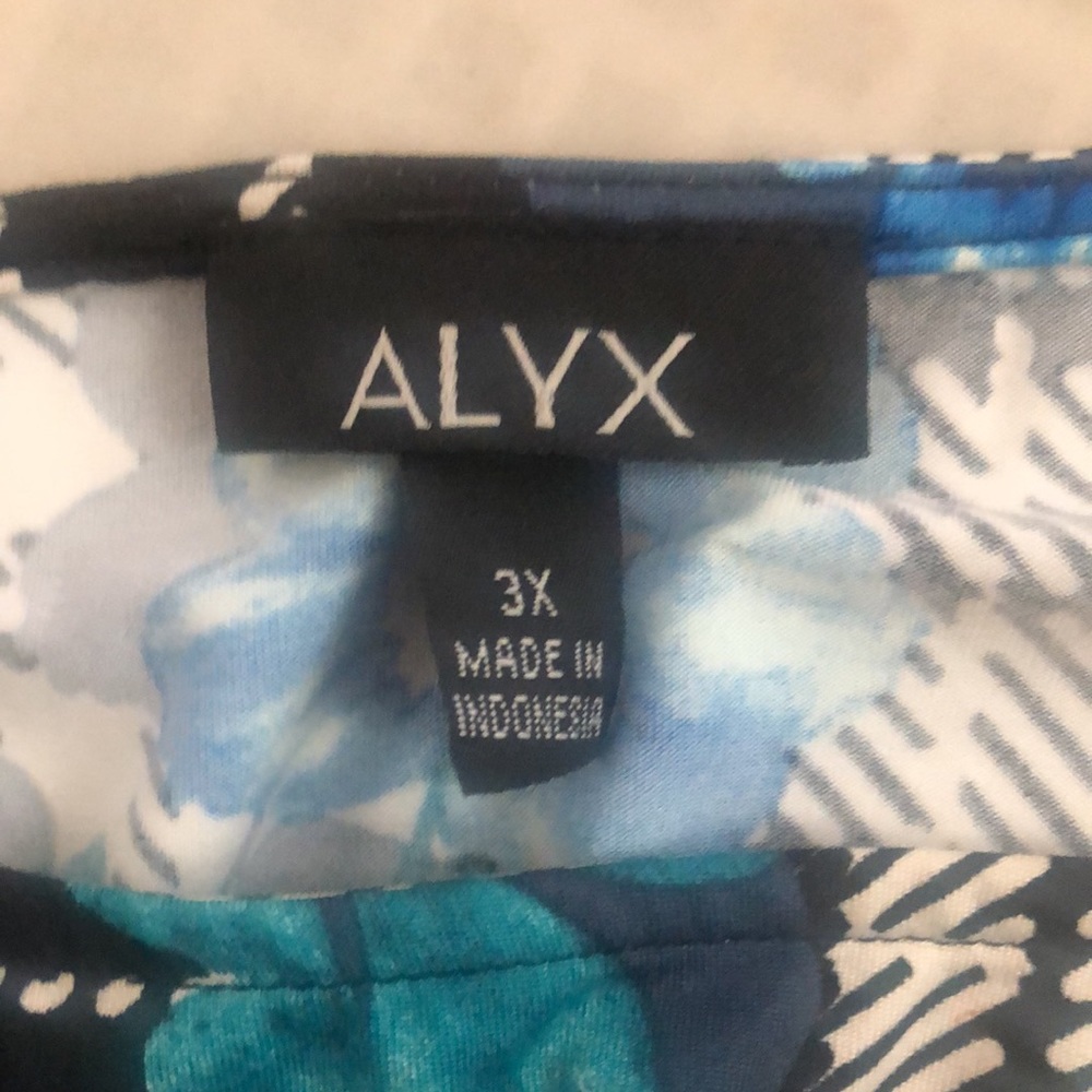 Top - Picture 4 of 4